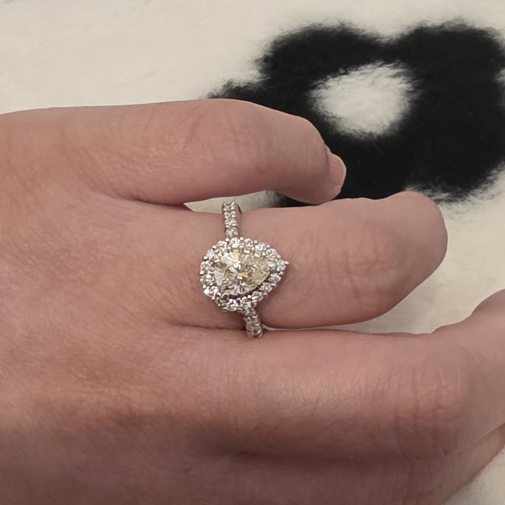 Elegant 1.054 CT SI-2 Natural Diamond and PT900 Women's Ring